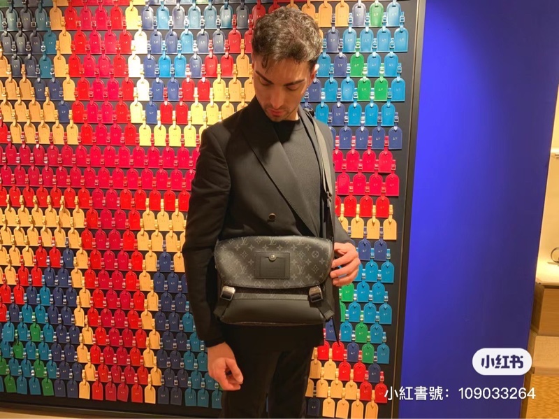 LV M40511 Messenger PM 經典Monogram Eclipse黑武士斜背郵差包 ⭕️櫃上售價$84000元⭕️ 💝近新品💝晶片款💝-3