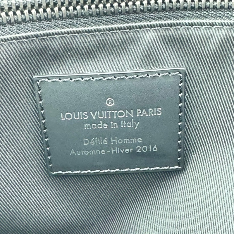 LV M40511 Messenger PM 經典Monogram Eclipse黑武士斜背郵差包 ⭕️櫃上售價$84000元⭕️ 💝近新品💝晶片款💝-7