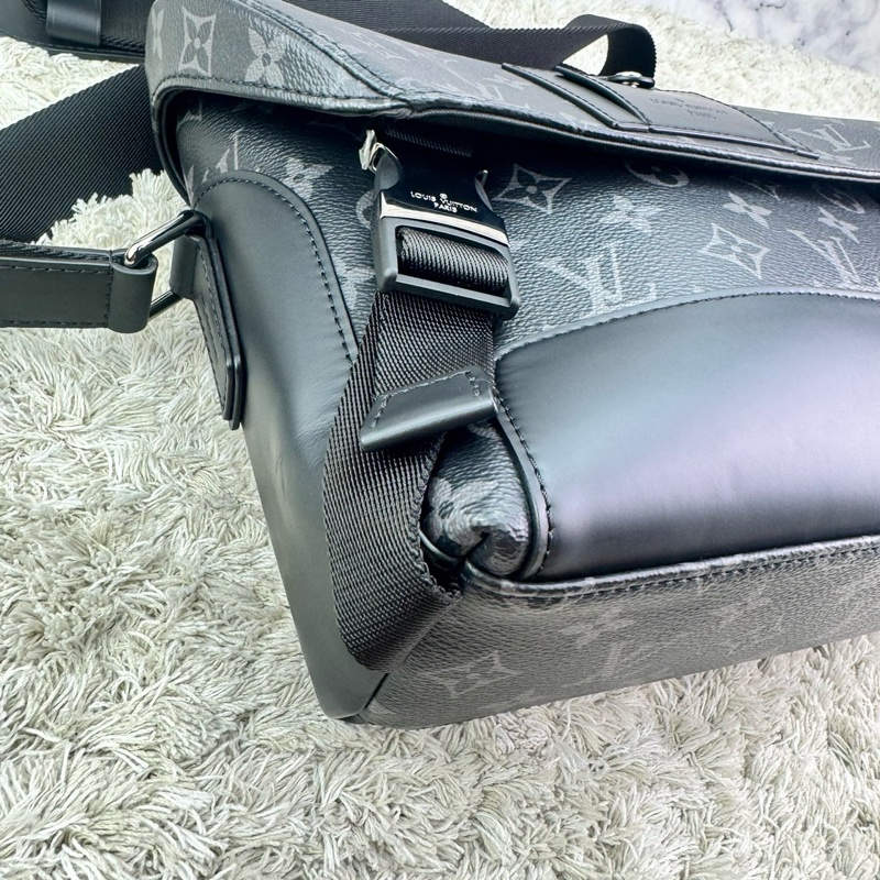LV M40511 Messenger PM 經典Monogram Eclipse黑武士斜背郵差包 ⭕️櫃上售價$84000元⭕️ 💝近新品💝晶片款💝-15