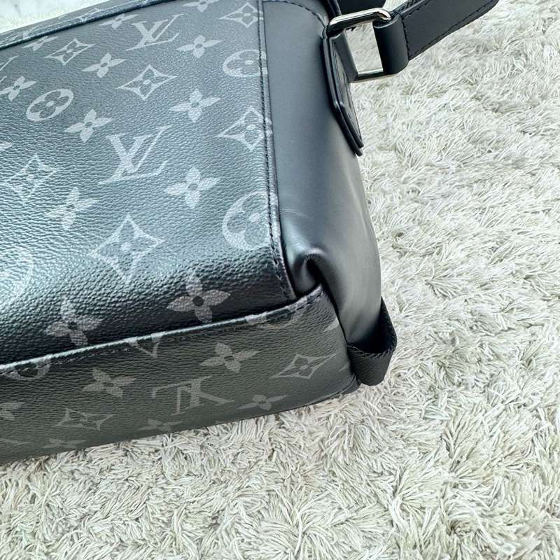 LV M40511 Messenger PM 經典Monogram Eclipse黑武士斜背郵差包 ⭕️櫃上售價$84000元⭕️ 💝近新品💝晶片款💝-16