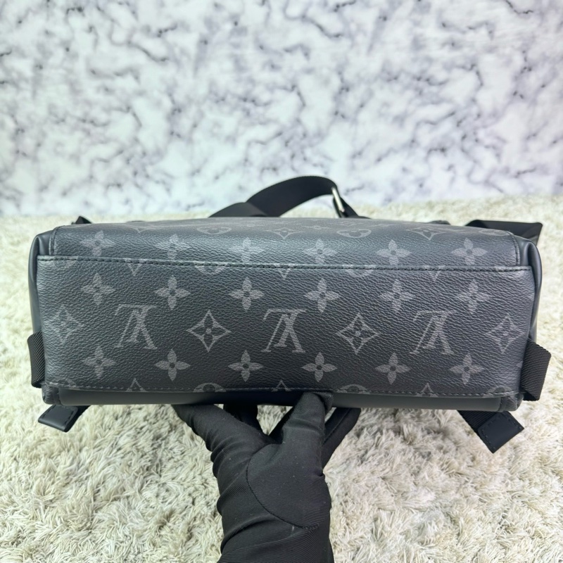 LV M40511 Messenger PM 經典Monogram Eclipse黑武士斜背郵差包 ⭕️櫃上售價$84000元⭕️ 💝近新品💝晶片款💝-18