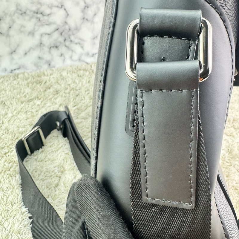 LV M40511 Messenger PM 經典Monogram Eclipse黑武士斜背郵差包 ⭕️櫃上售價$84000元⭕️ 💝近新品💝晶片款💝-24