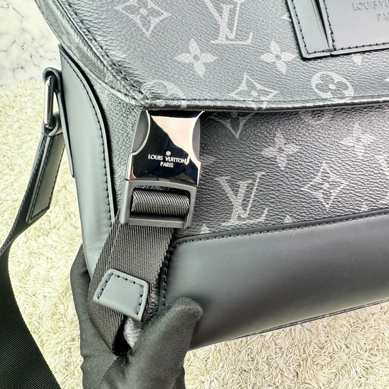 LV M40511 Messenger PM 經典Monogram Eclipse黑武士斜背郵差包 ⭕️櫃上售價$84000元⭕️ 💝近新品💝晶片款💝-27