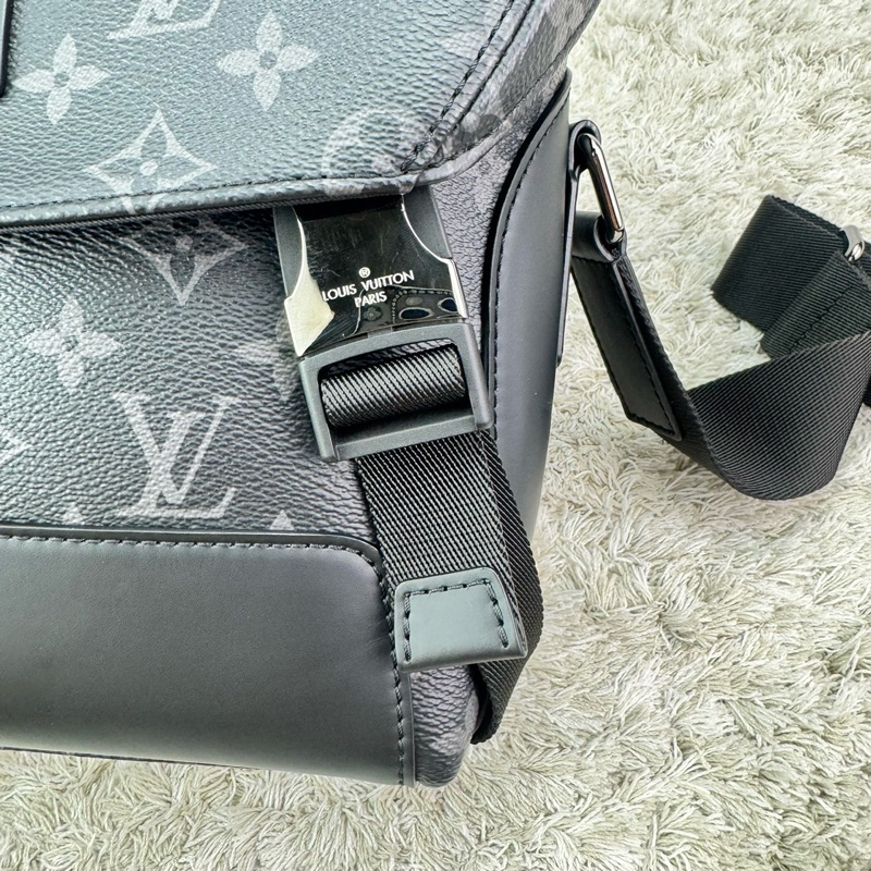 LV M40511 Messenger PM 經典Monogram Eclipse黑武士斜背郵差包 ⭕️櫃上售價$84000元⭕️ 💝近新品💝晶片款💝-30