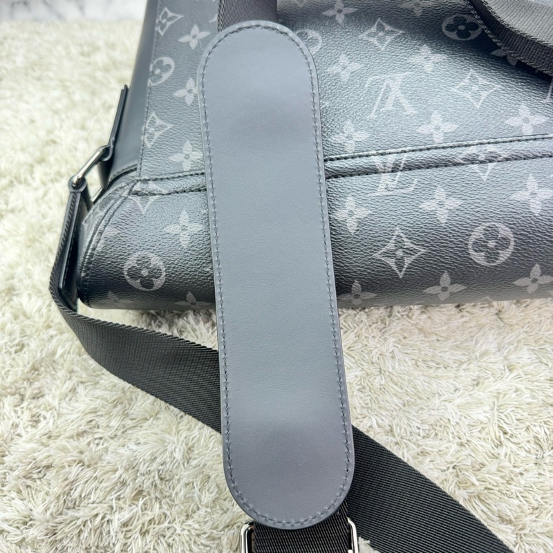 LV M40511 Messenger PM 經典Monogram Eclipse黑武士斜背郵差包 ⭕️櫃上售價$84000元⭕️ 💝近新品💝晶片款💝-34