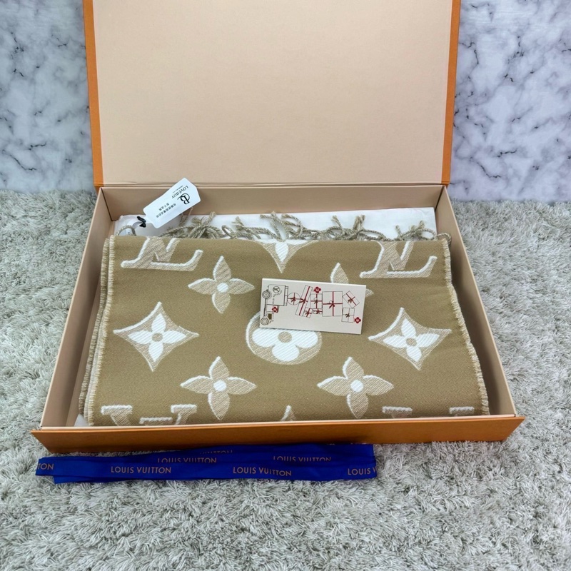 M78160 LV Essential Shine 圍巾 ⭕️全新閒置品⭕️-0