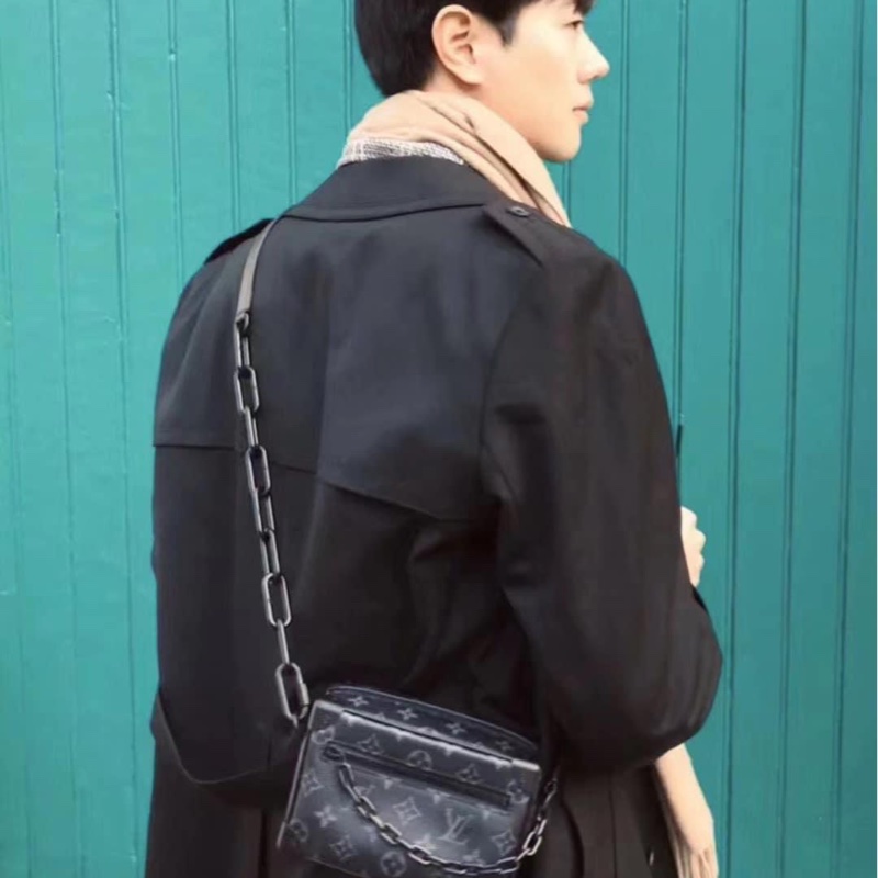 LV M44735 SOFT TRUNK系列經典Eclipse帆布印花拉鍊肩背方包(迷你)  👉晶片款👉中性款式男  女都可輕鬆駕馭-1