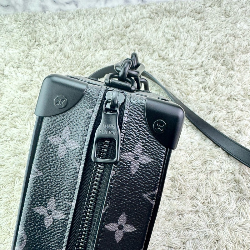 LV M44735 SOFT TRUNK系列經典Eclipse帆布印花拉鍊肩背方包(迷你)  👉晶片款👉中性款式男  女都可輕鬆駕馭-22