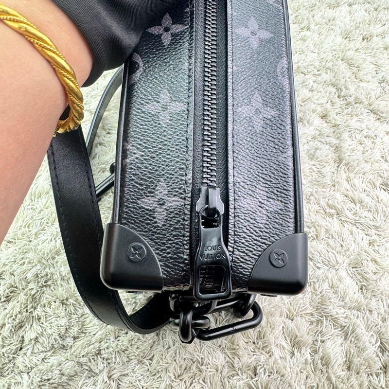 LV M44735 SOFT TRUNK系列經典Eclipse帆布印花拉鍊肩背方包(迷你)  👉晶片款👉中性款式男  女都可輕鬆駕馭-23