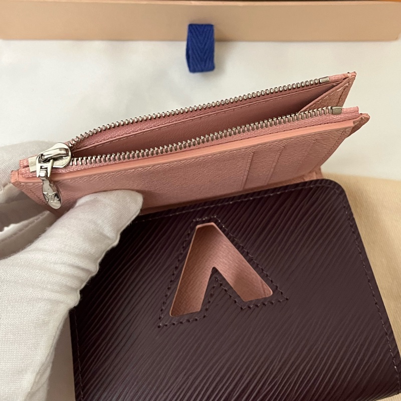 (全新未使用)(原價近4萬)Louis Vuitton LV M67709 現正販售款 短夾 錢包 皮夾 長夾-14