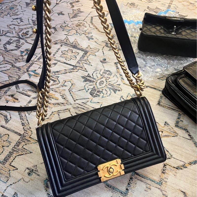 Boy Chanel 黑金荔枝牛 口蓋包 中號 23開-1