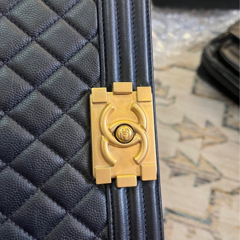 Boy Chanel 黑金荔枝牛 口蓋包 中號 23開-2