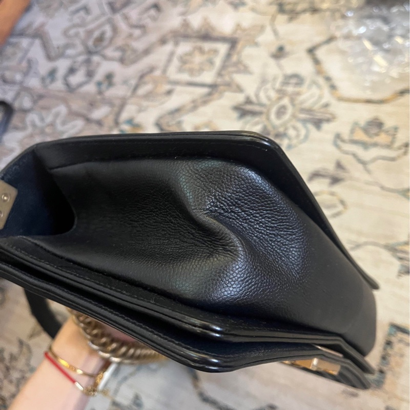 Boy Chanel 黑金荔枝牛 口蓋包 中號 23開-4