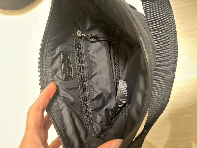 Balenciaga 巴黎世家 尼龍腋下包-4