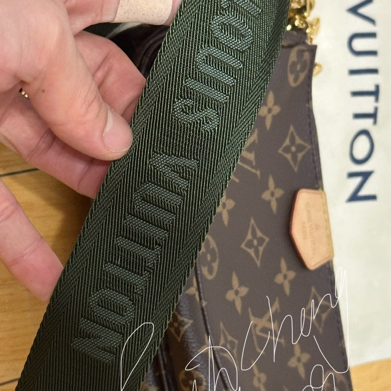 LV M44813 一包三用 麻將包 零錢包 三合一-10