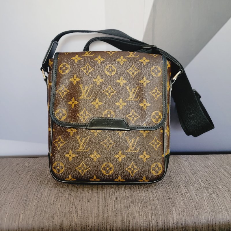 二手 九新 LOUIS VUITTON LV帆布翻蓋磁釦斜背包 /男女皆宜 老花郵差包-0