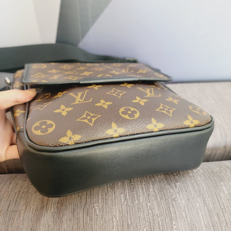 二手 九新 LOUIS VUITTON LV帆布翻蓋磁釦斜背包 /男女皆宜 老花郵差包-2