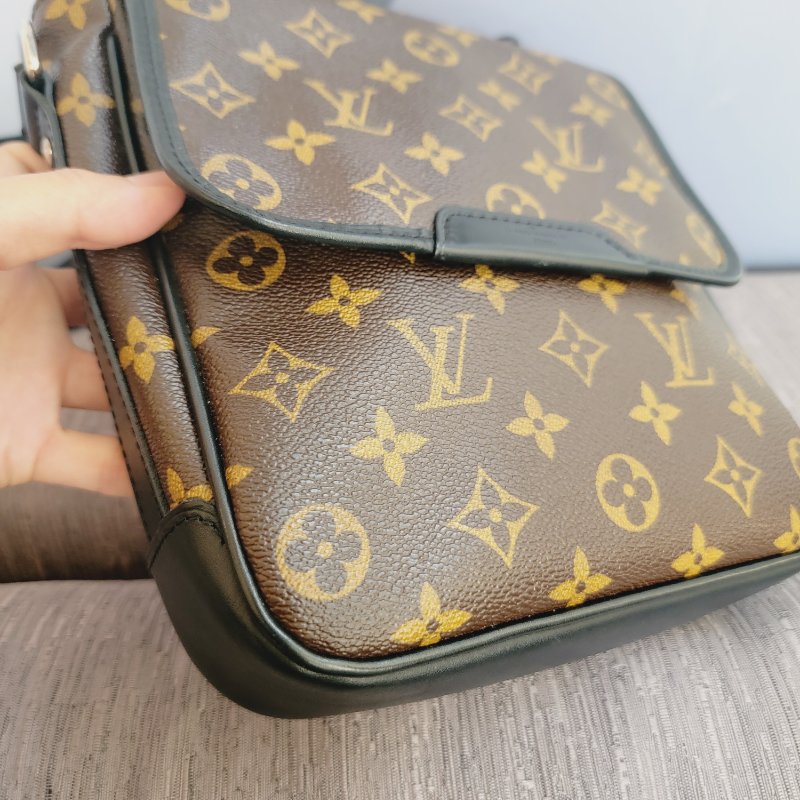 二手 九新 LOUIS VUITTON LV帆布翻蓋磁釦斜背包 /男女皆宜 老花郵差包-3
