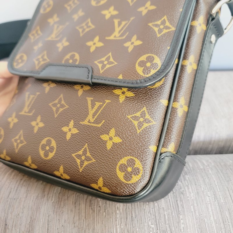 二手 九新 LOUIS VUITTON LV帆布翻蓋磁釦斜背包 /男女皆宜 老花郵差包-12