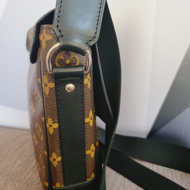 二手 九新 LOUIS VUITTON LV帆布翻蓋磁釦斜背包 /男女皆宜 老花郵差包-13