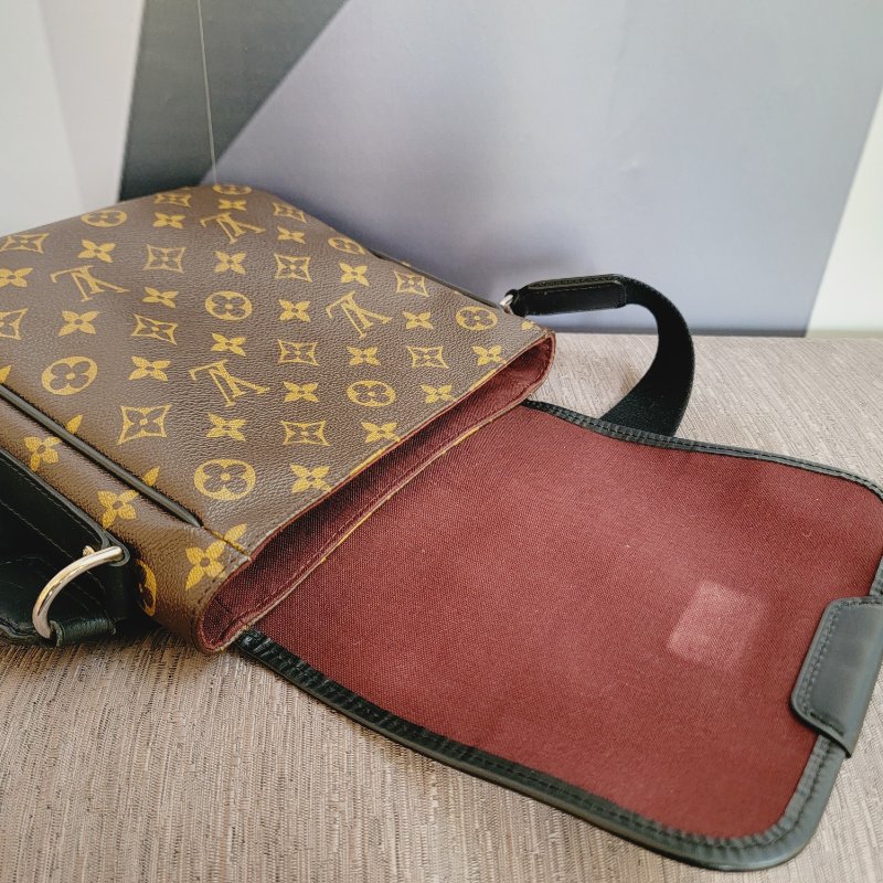 二手 九新 LOUIS VUITTON LV帆布翻蓋磁釦斜背包 /男女皆宜 老花郵差包-17