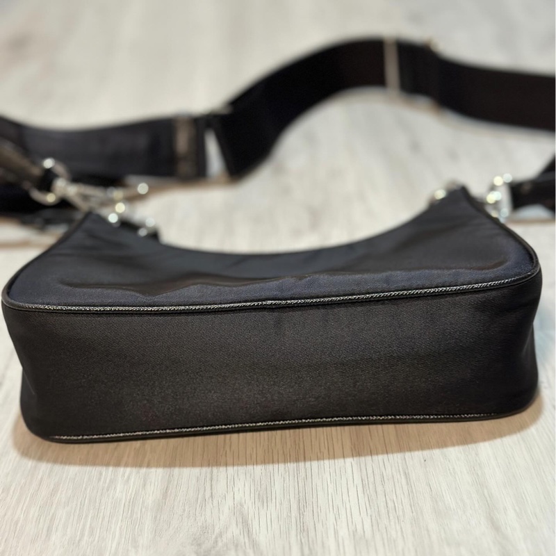 （包況很新）可議 Prada Re-Edition 2005 三合一-12