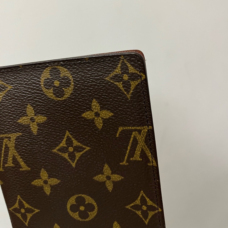 (老闆出國隨便賣)Louis Vuitton LV M61823 經典 老花 護照夾 長夾 皮夾 錢包-17