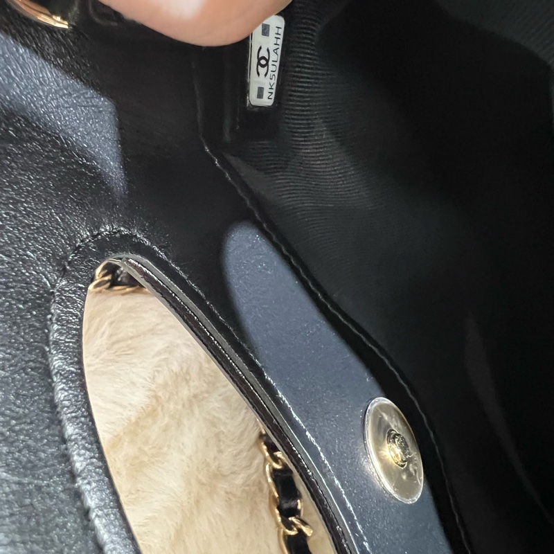 Chanel 24C mini 31 nano bag 新款橫版 油蠟皮 黑金扣 全新 正版 超難買款式-16