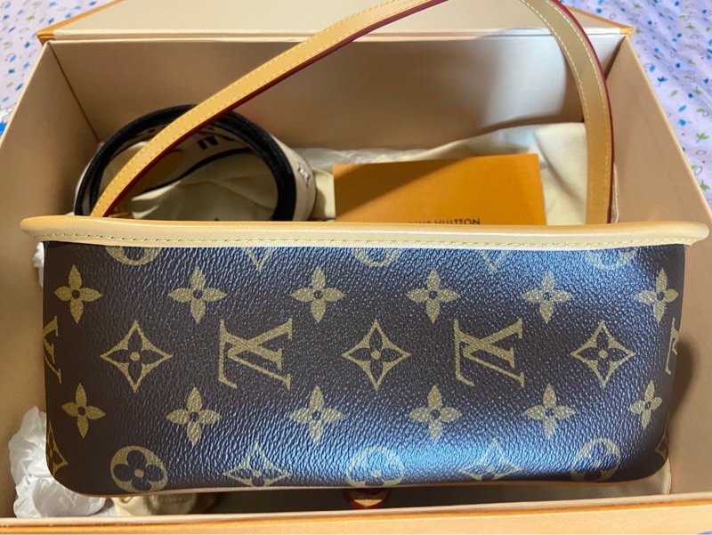 LV 法棍包-5