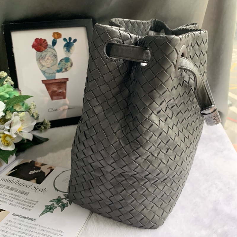 Bottega Veneta 經典編織小羊皮手提/肩背托特包(深灰色)-2