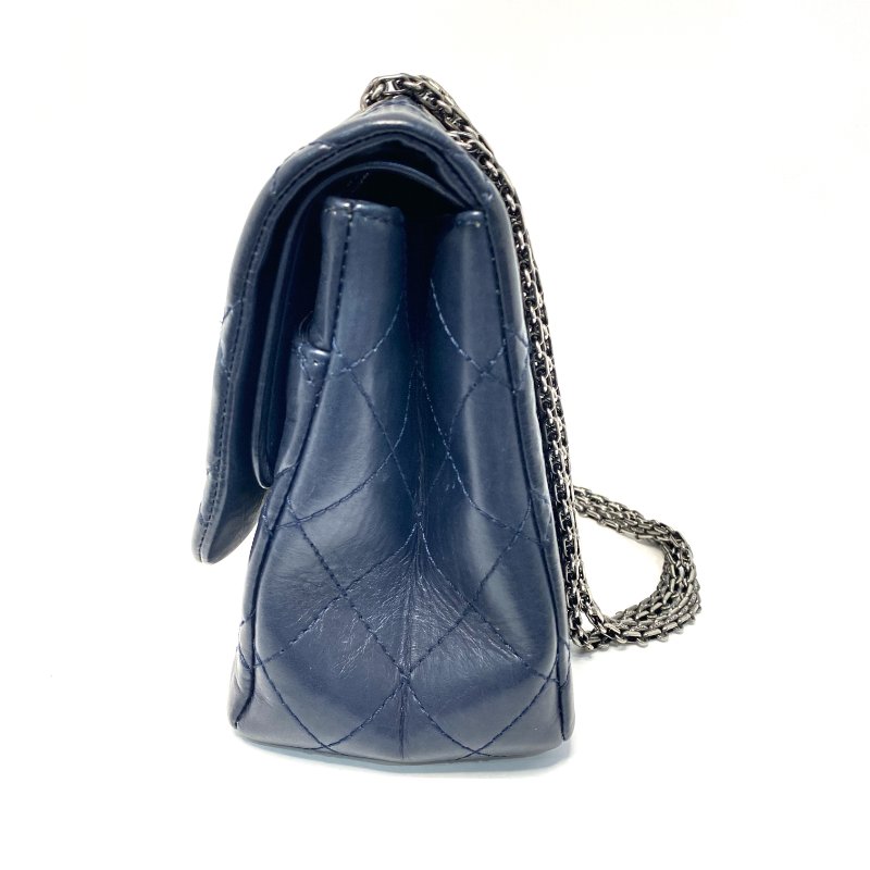 △ Chanel 香奈兒 2.55 Jumbo Navy Aged Calfskin Ruthenium-Finish Metal Chain Flap Bag 2.55特大號深藍色舊化小牛皮鍍釕金屬鏈條肩背袋 A37590 - 247007323-4