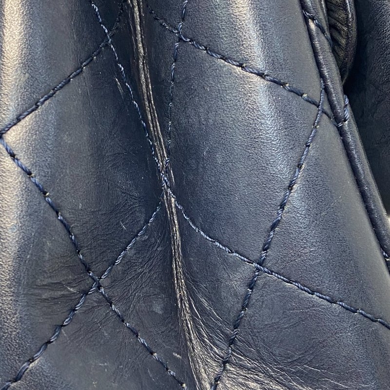 △ Chanel 香奈兒 2.55 Jumbo Navy Aged Calfskin Ruthenium-Finish Metal Chain Flap Bag 2.55特大號深藍色舊化小牛皮鍍釕金屬鏈條肩背袋 A37590 - 247007323-16