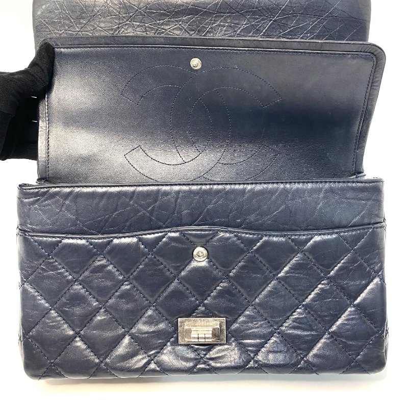 △ Chanel 香奈兒 2.55 Jumbo Navy Aged Calfskin Ruthenium-Finish Metal Chain Flap Bag 2.55特大號深藍色舊化小牛皮鍍釕金屬鏈條肩背袋 A37590 - 247007323-21