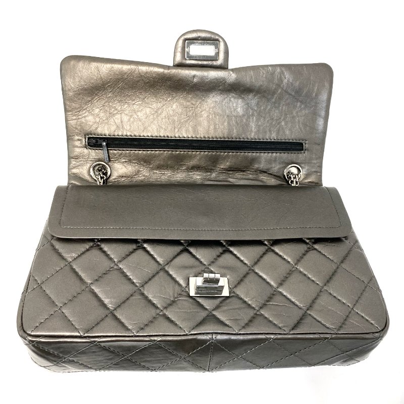 △ Chanel 香奈兒 2.55 Metallic Dark Grey Aged Calfskin Silver-tone Metal Chain Flap Bag 2.55金屬深灰色舊化牛皮銀色金屬鏈條肩揹袋 A37587 - 247007761-16