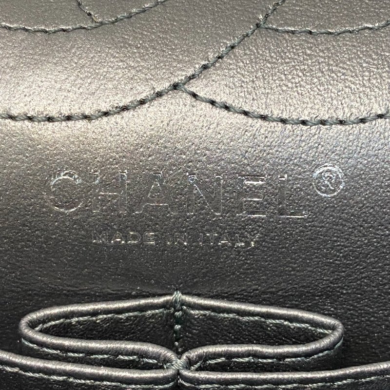 △ Chanel 香奈兒 2.55 Metallic Dark Grey Aged Calfskin Silver-tone Metal Chain Flap Bag 2.55金屬深灰色舊化牛皮銀色金屬鏈條肩揹袋 A37587 - 247007761-24