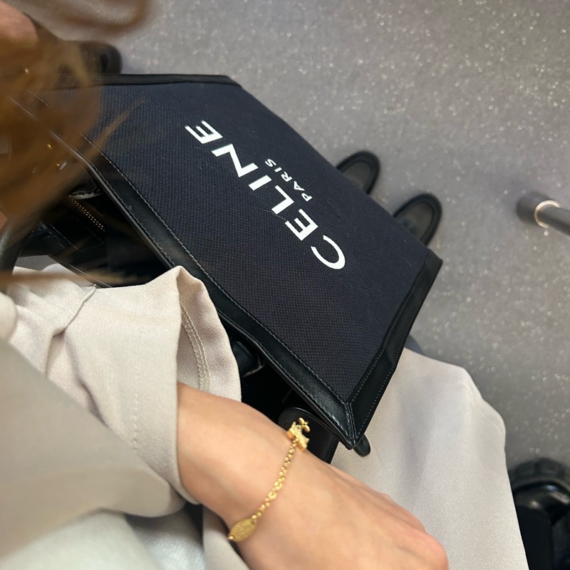 Celine tote bag vertical black-2