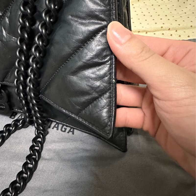 已售出 ✖️ 「專櫃五折出售中」Balenciaga crush medium 全黑款❤️稀有釋出！（全配！買就送訂製內膽包）-12