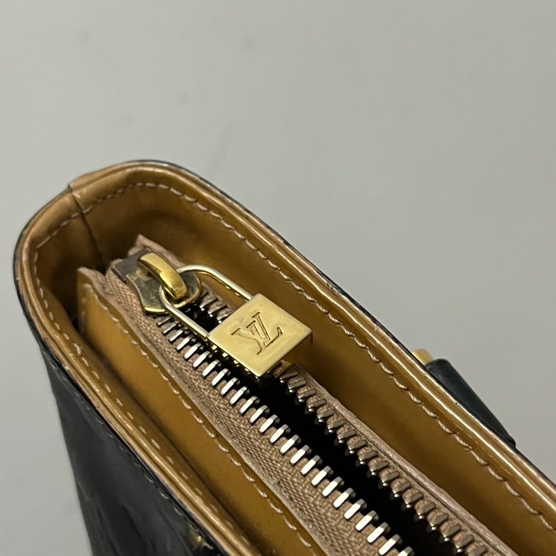 (老闆出國隨便賣)LV 經典 老花 黑 滿版LOGO壓印 五金發亮 手提包 手拿包 LV包-20