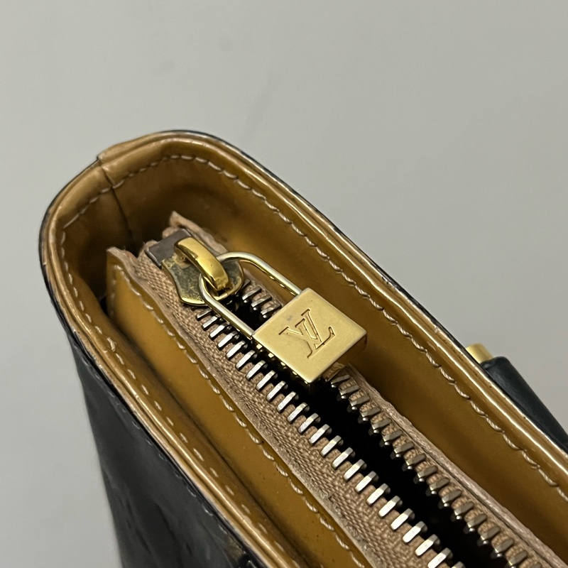 (老闆出國隨便賣)LV 經典 老花 黑 滿版LOGO壓印 五金發亮 手提包 手拿包 LV包-21