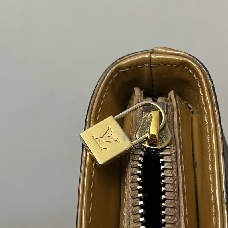 (老闆出國隨便賣)LV 經典 老花 黑 滿版LOGO壓印 五金發亮 手提包 手拿包 LV包-22