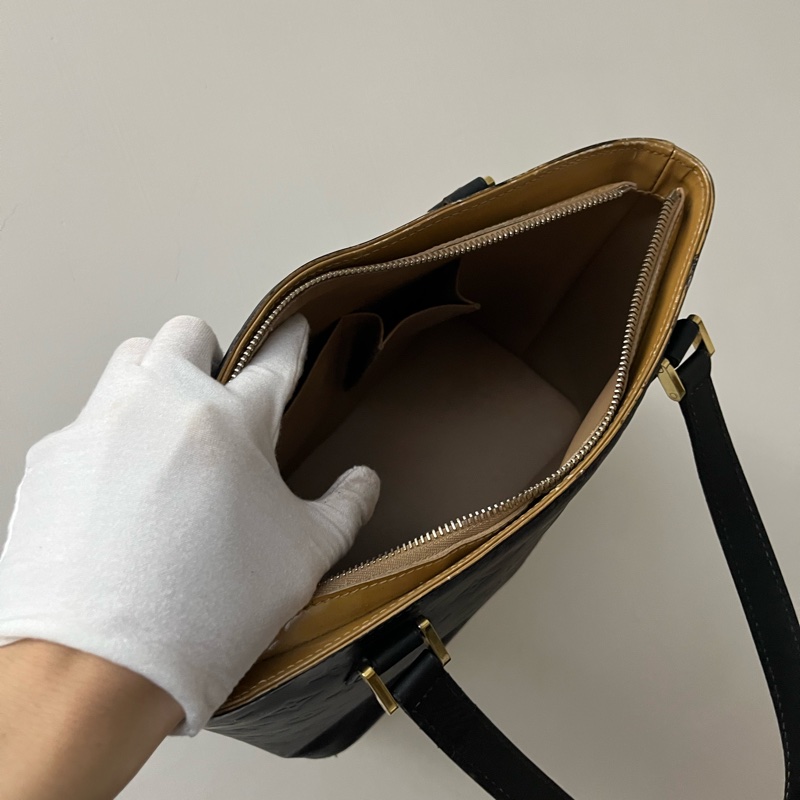 (老闆出國隨便賣)LV 經典 老花 黑 滿版LOGO壓印 五金發亮 手提包 手拿包 LV包-23