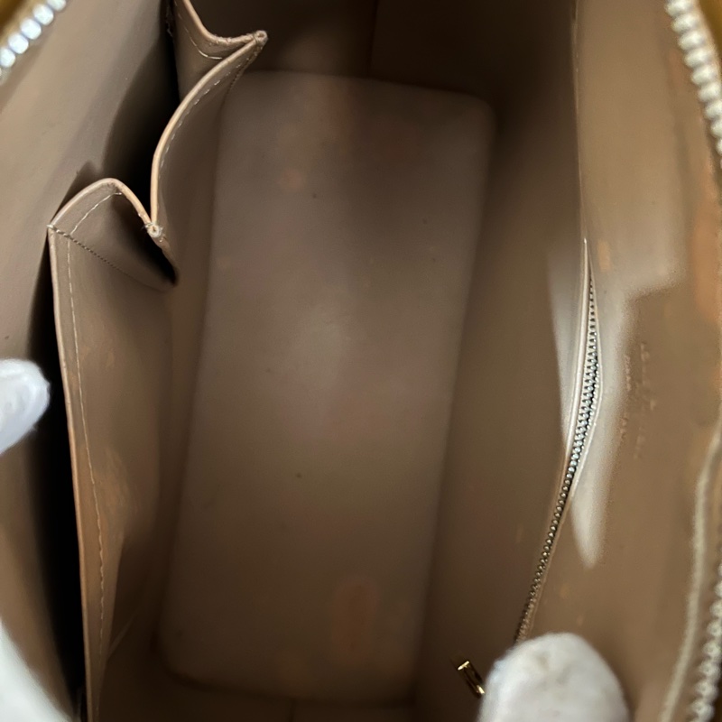 (老闆出國隨便賣)LV 經典 老花 黑 滿版LOGO壓印 五金發亮 手提包 手拿包 LV包-24