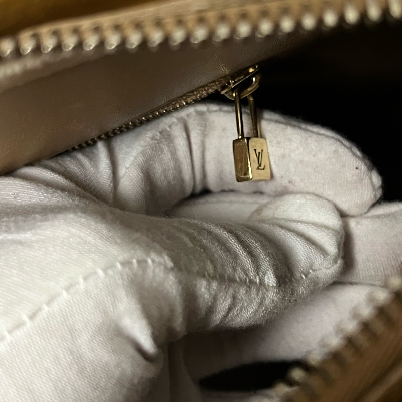 (老闆出國隨便賣)LV 經典 老花 黑 滿版LOGO壓印 五金發亮 手提包 手拿包 LV包-32