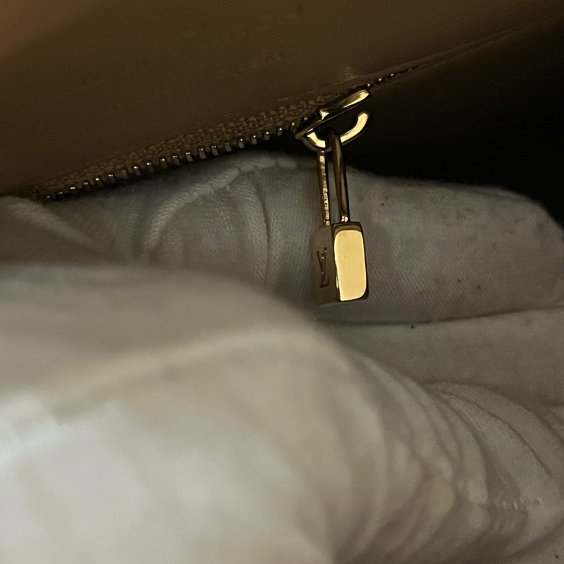 (老闆出國隨便賣)LV 經典 老花 黑 滿版LOGO壓印 五金發亮 手提包 手拿包 LV包-34