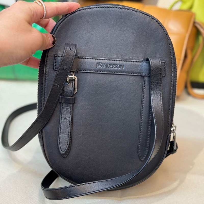 JW ANDERSON 黑色 全皮革 cap bag 帽子包 棒球帽  九新少用割愛13800必收🤎🤎🤎🤎 正常使用痕跡 高標-5