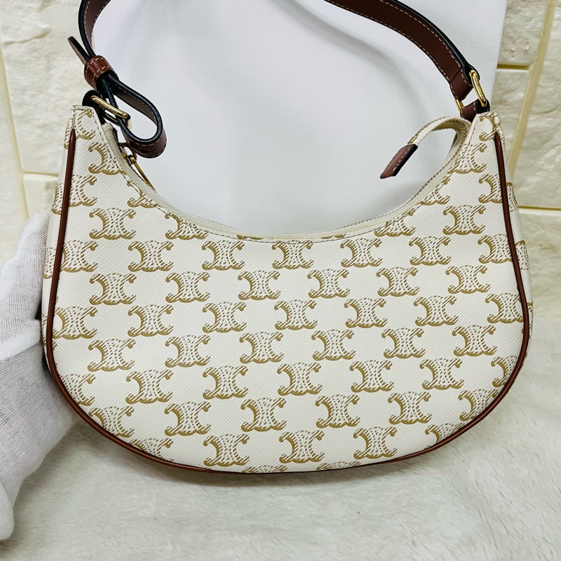 CELINE AVA TRIOMPHE腋下包-3