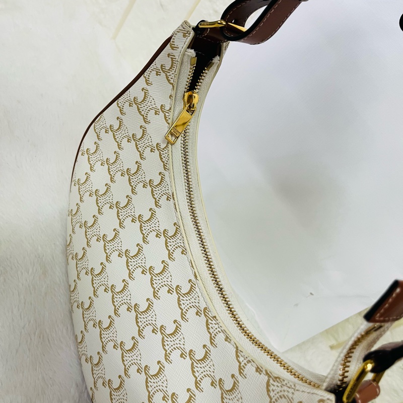 CELINE AVA TRIOMPHE腋下包-7