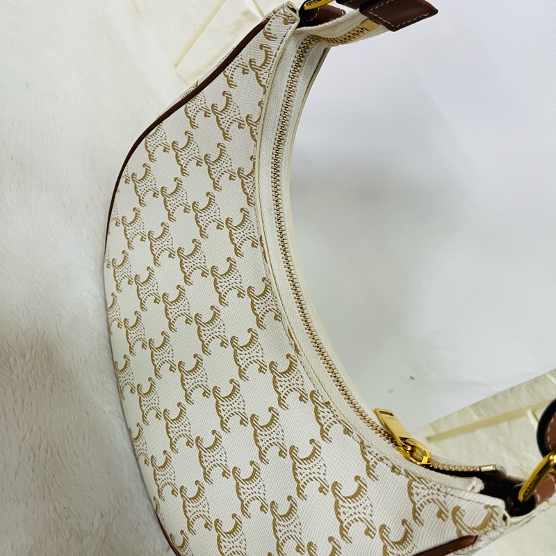 CELINE AVA TRIOMPHE腋下包-8