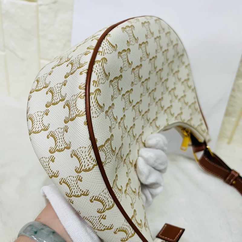 CELINE AVA TRIOMPHE腋下包-13