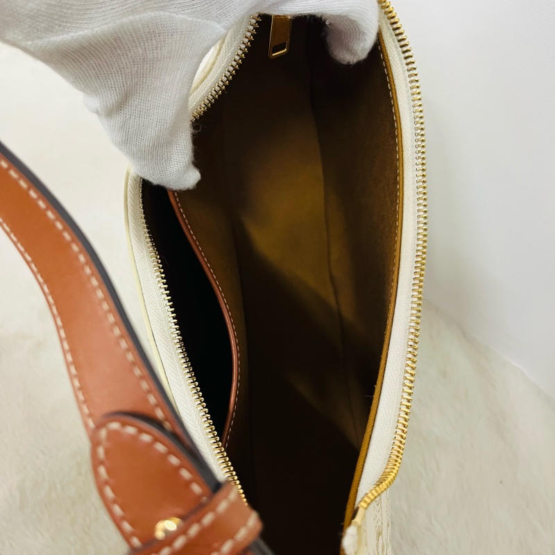 CELINE AVA TRIOMPHE腋下包-21